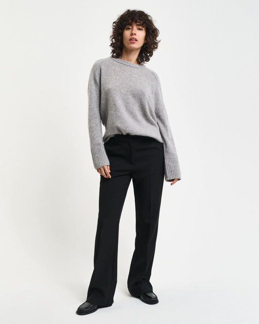 Schmale ausgestellte Hose