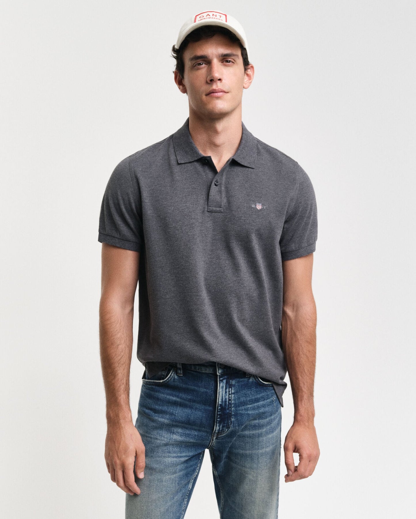 Polo piqué à écusson coupe droite