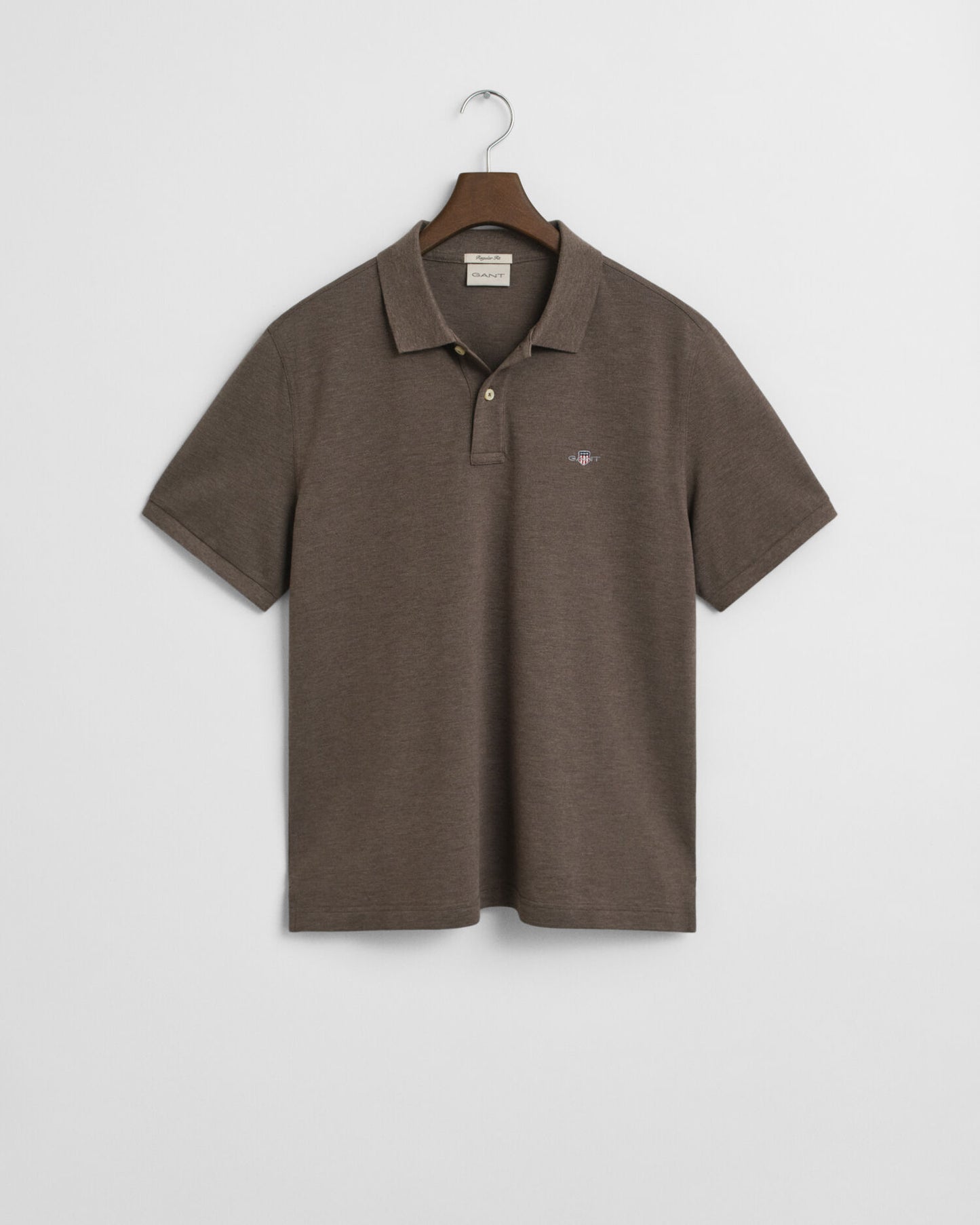Polo piqué à écusson coupe droite