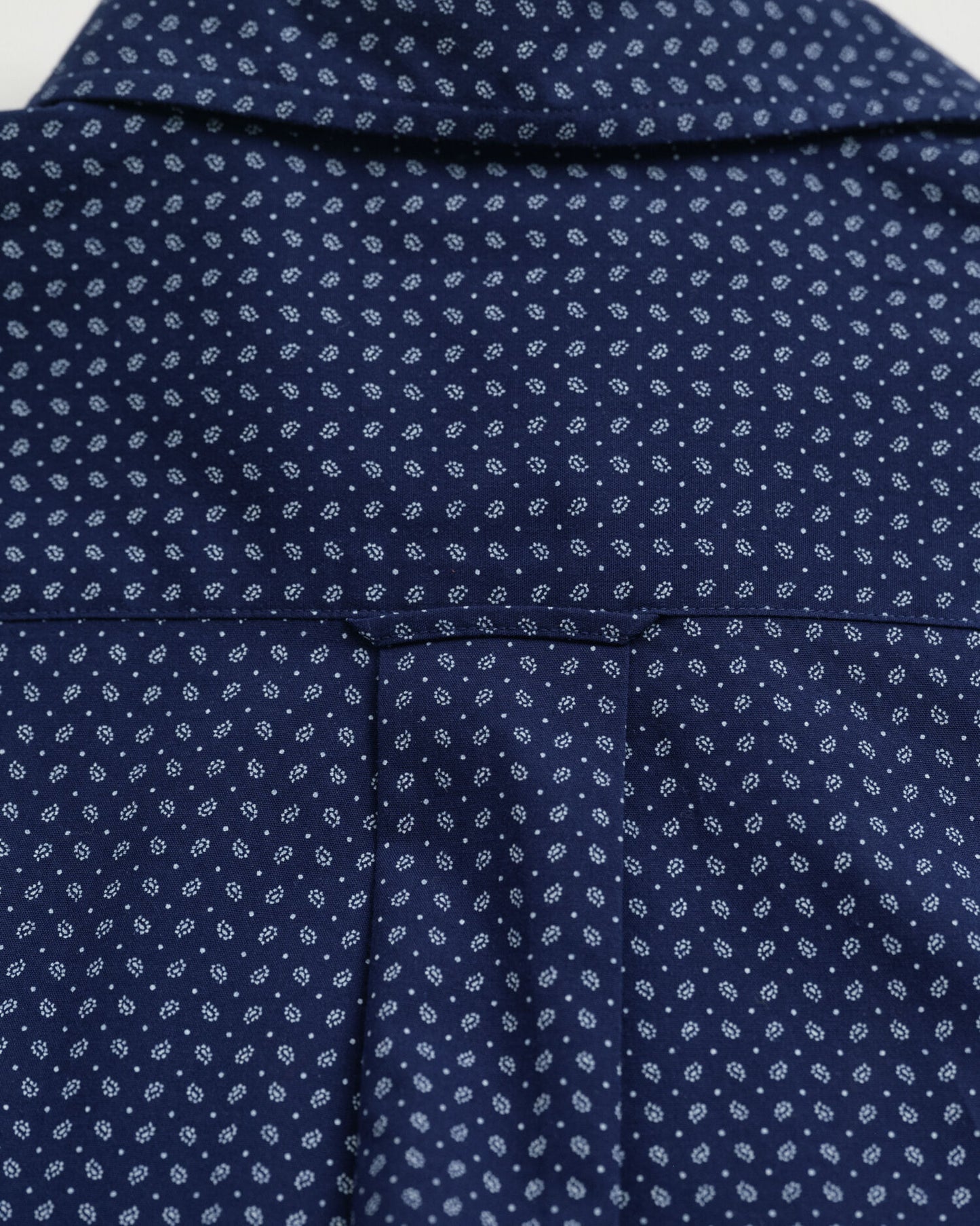 Chemise coupe droite micro-imprimée