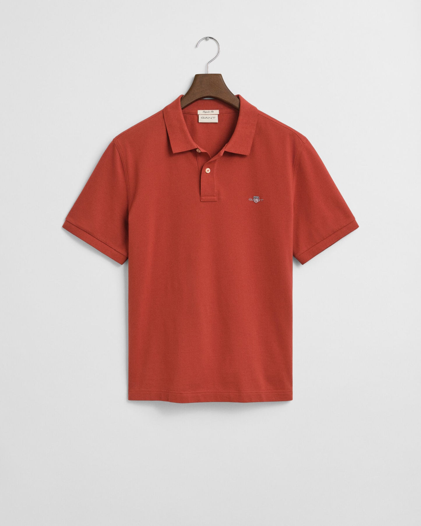 Polo piqué coupe droite avec écusson
