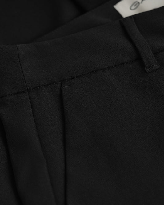 Schmal geschnittene fließende Hose