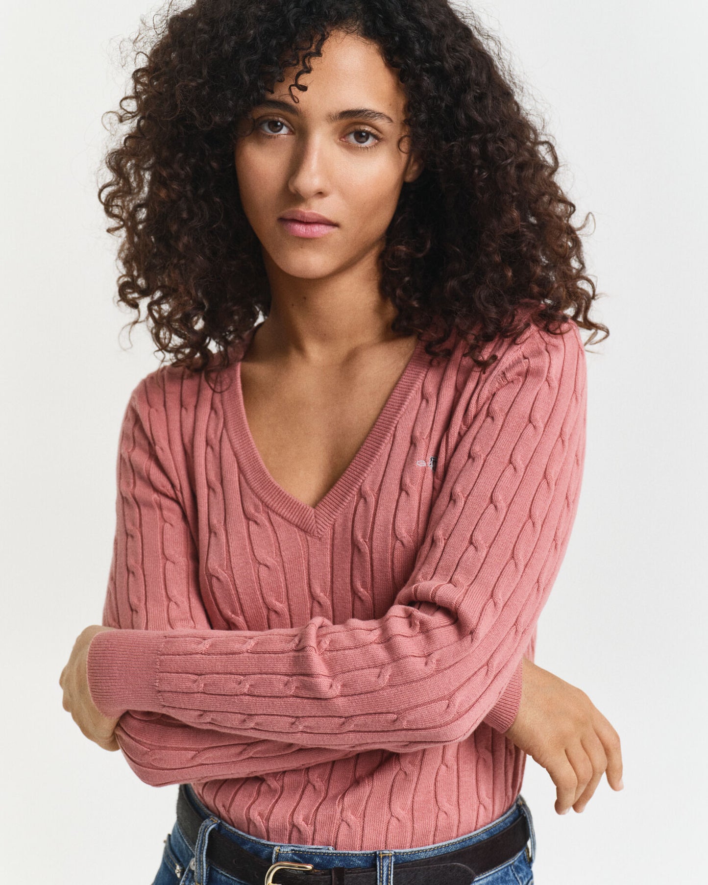 Pullover aus Stretch-Baumwolle mit Zopfmuster und V-Ausschnitt
