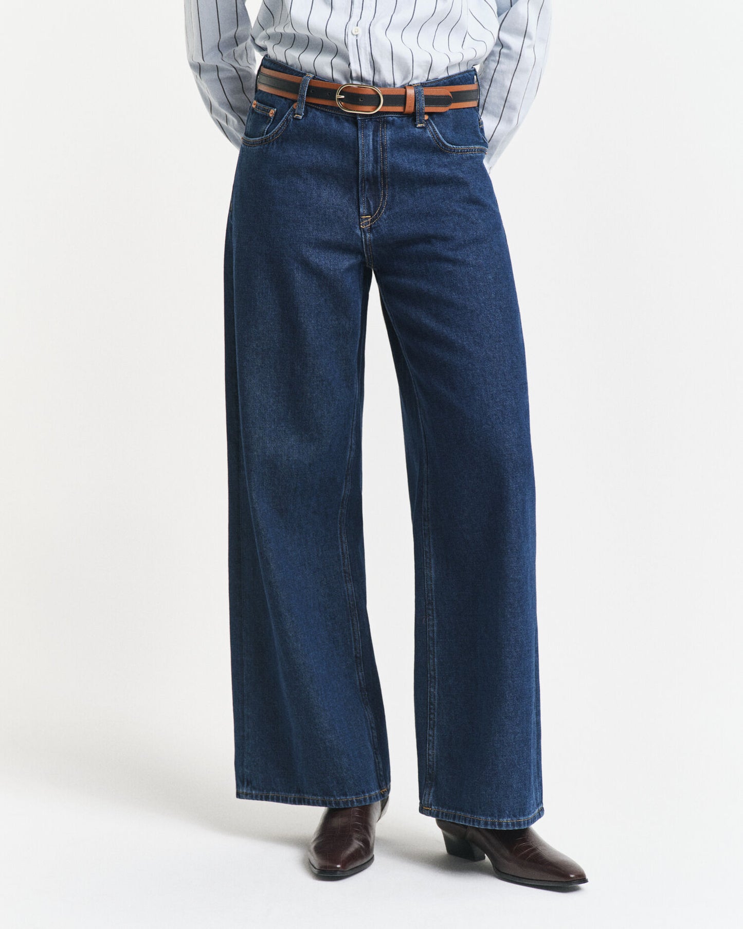 Low-Rise Wide Leg Jeans
