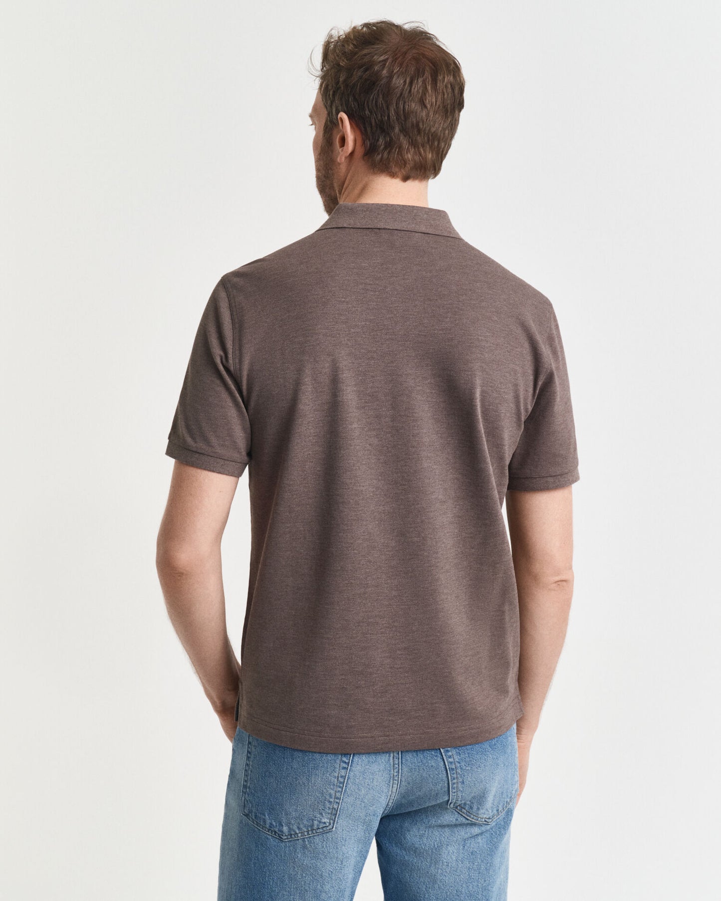 Polo piqué à écusson coupe droite