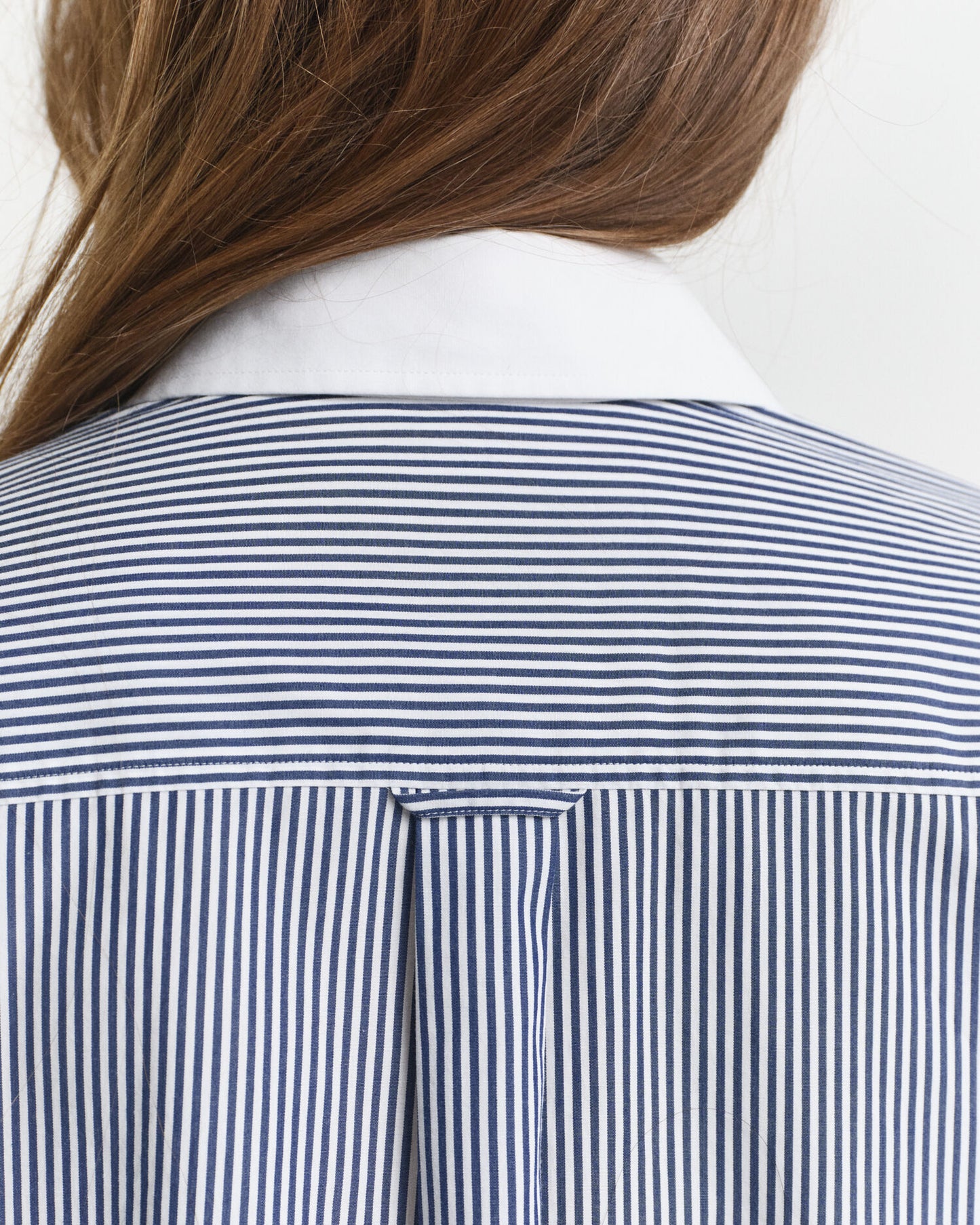 Chemise rayée ample à col contrastant