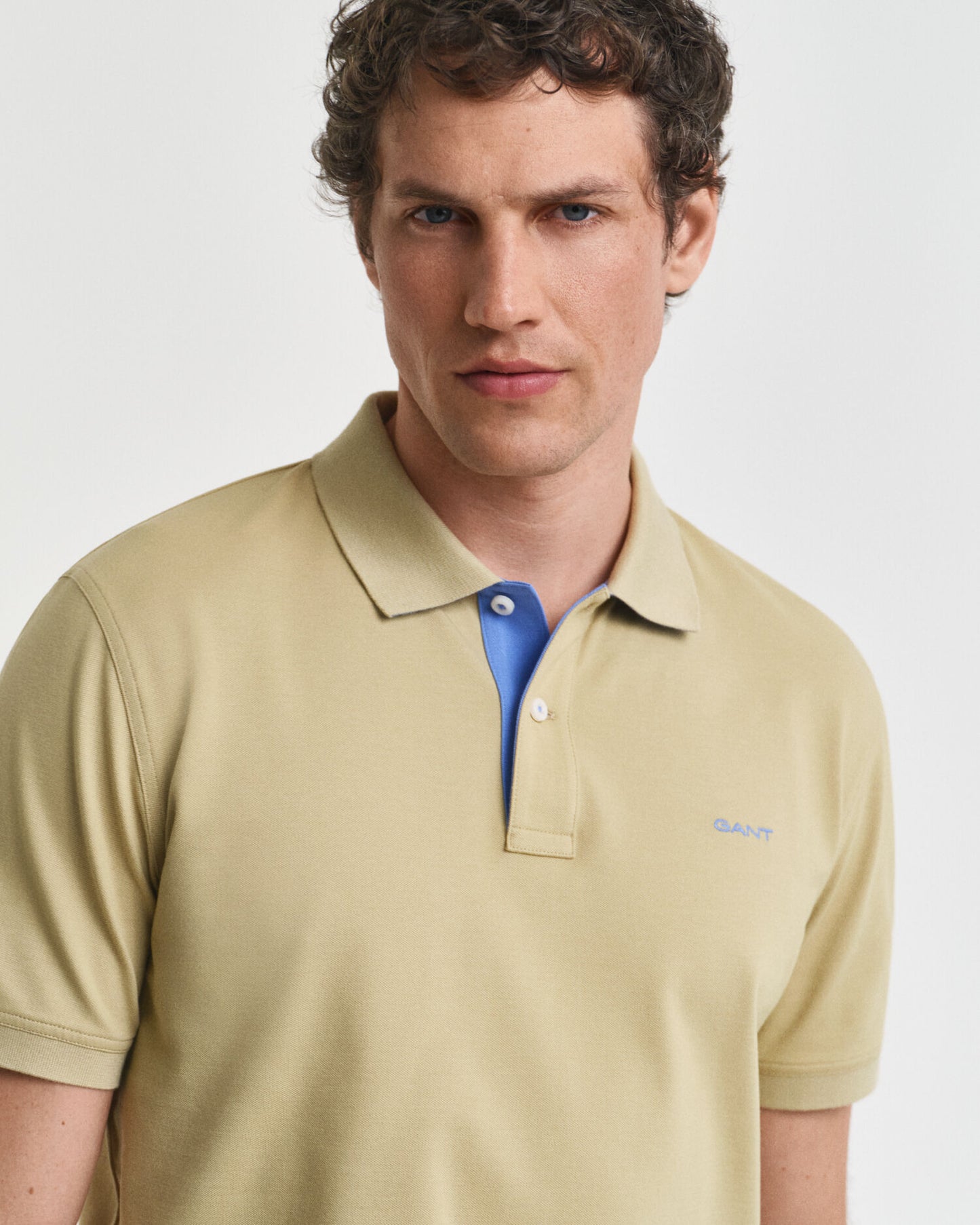 Piqué-Poloshirt mit Kontrastbesatz