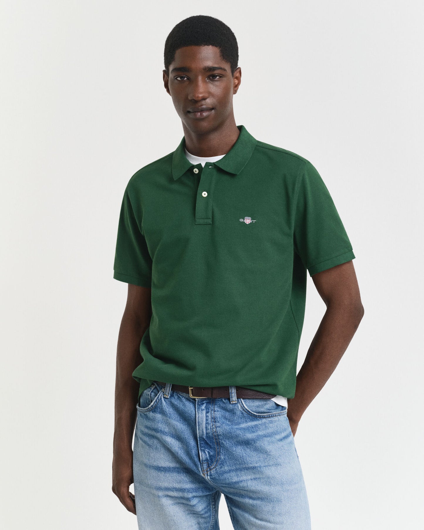 Polo piqué coupe droite avec écusson