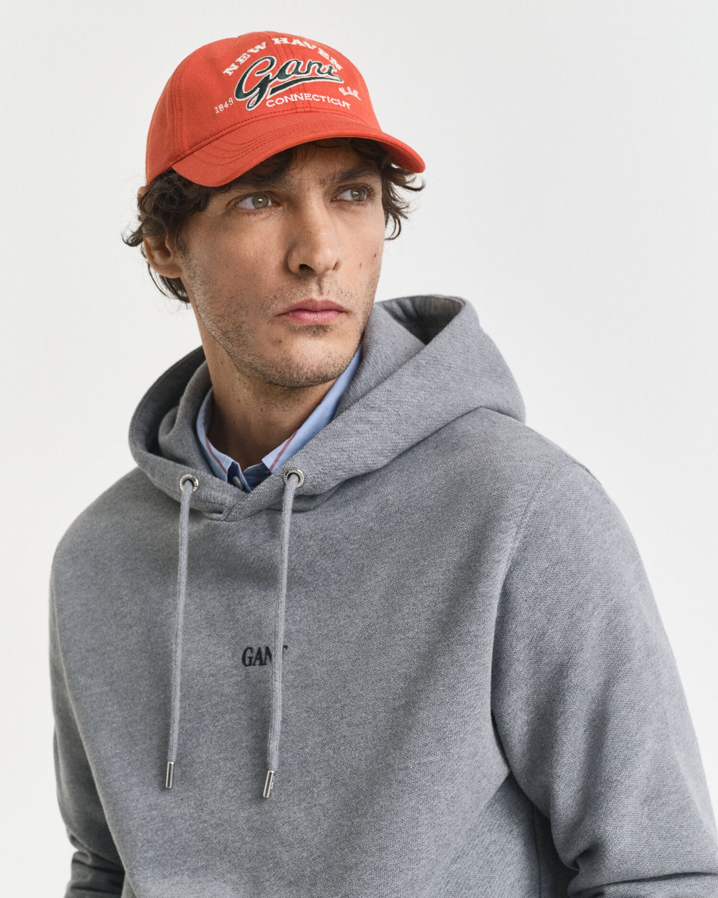 Sweat à capuche petit motif graphique